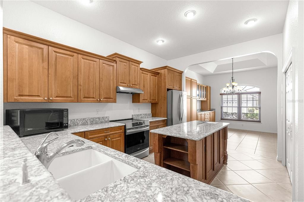 На продажу: $395,000 (3 спален, 2 ванн, 1727 Квадратных фут)