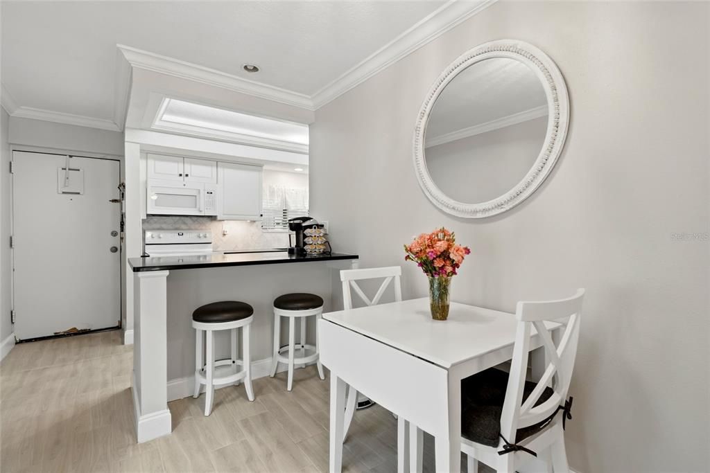 На продажу: $199,000 (2 спален, 1 ванн, 1102 Квадратных фут)