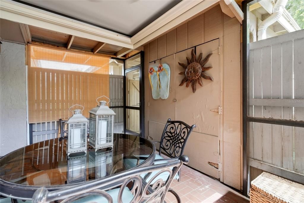 На продажу: $199,000 (2 спален, 1 ванн, 1102 Квадратных фут)