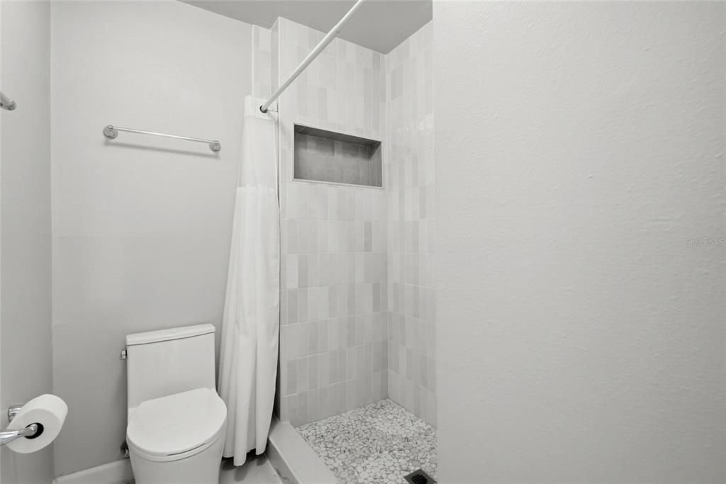 На продажу: $199,000 (2 спален, 1 ванн, 1102 Квадратных фут)