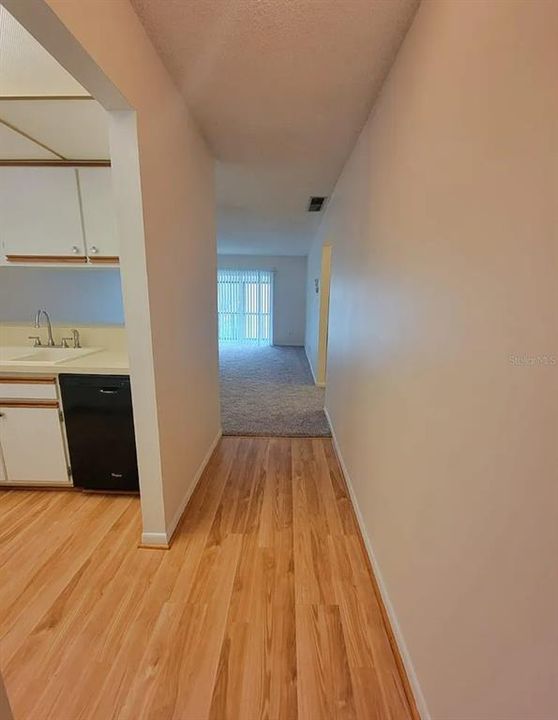 For Rent: $1,400 (2 beds, 2 baths, 955 Square Feet)
