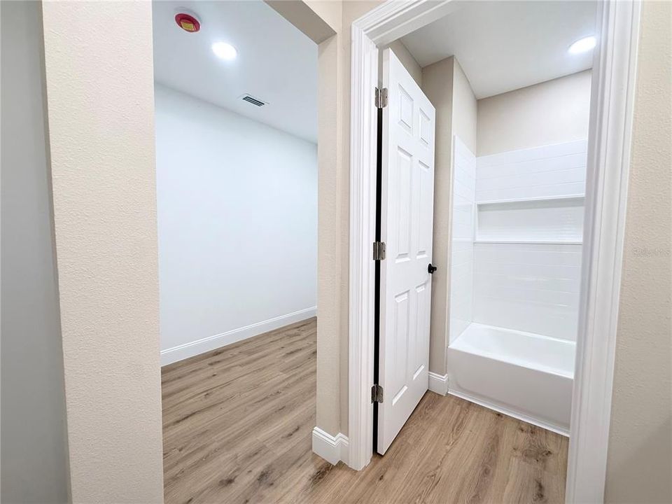 На продажу: $325,000 (3 спален, 2 ванн, 1275 Квадратных фут)