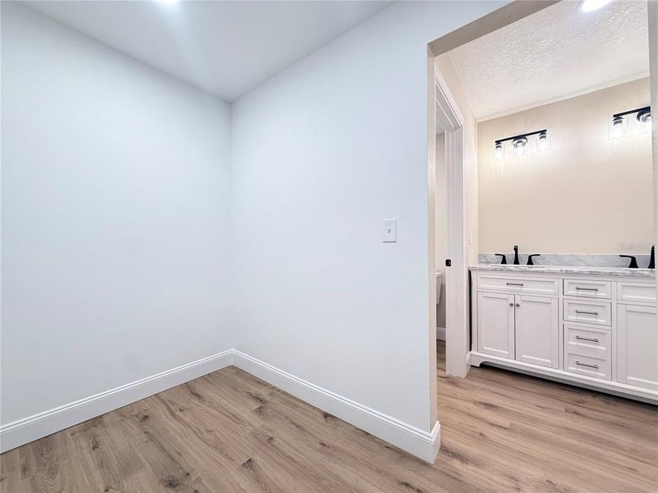 На продажу: $325,000 (3 спален, 2 ванн, 1275 Квадратных фут)