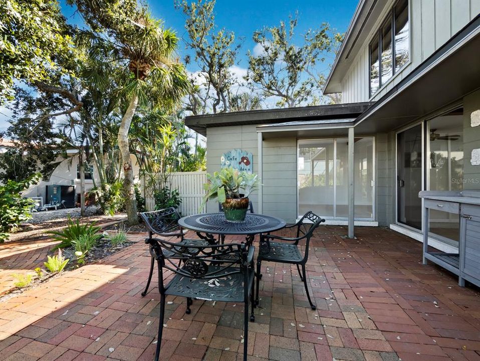For Sale: $859,000 (3 beds, 2 baths, 2172 Square Feet)