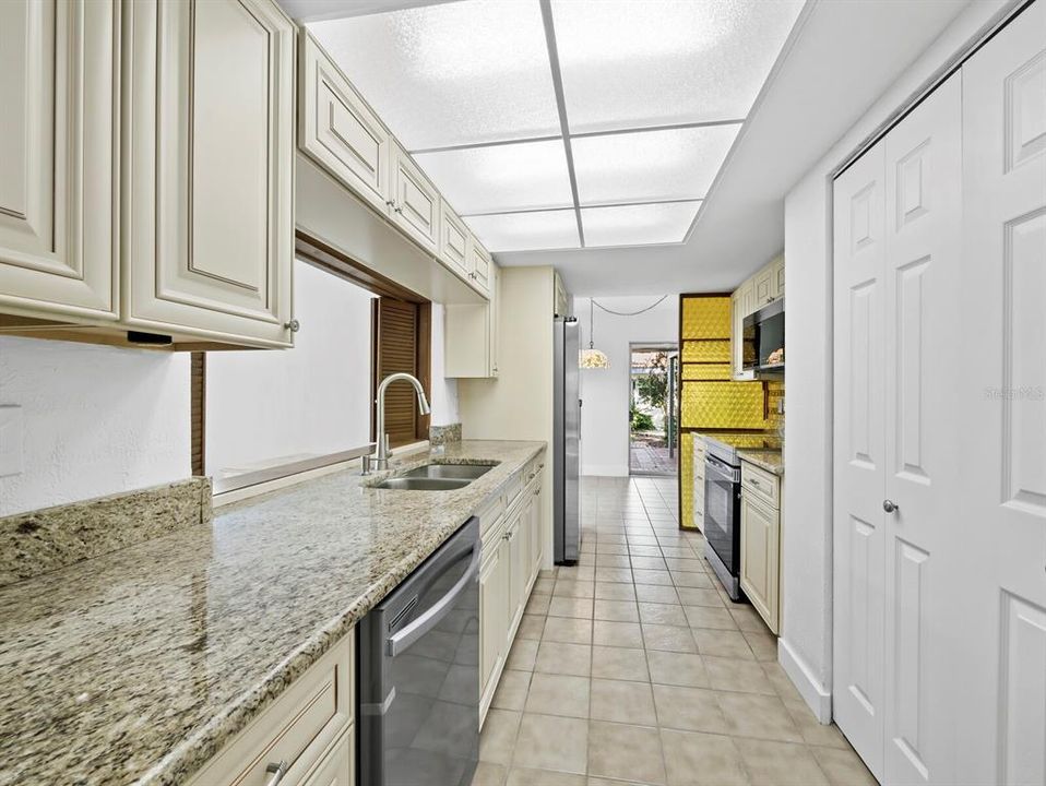For Sale: $859,000 (3 beds, 2 baths, 2172 Square Feet)