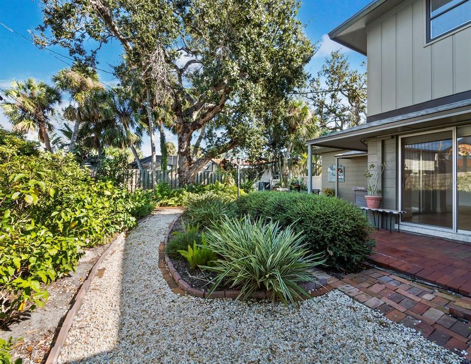 For Sale: $859,000 (3 beds, 2 baths, 2172 Square Feet)