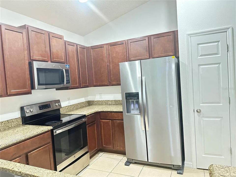 En Renta: $2,260 (4 camas, 2 baños, 1932 Pies cuadrados)