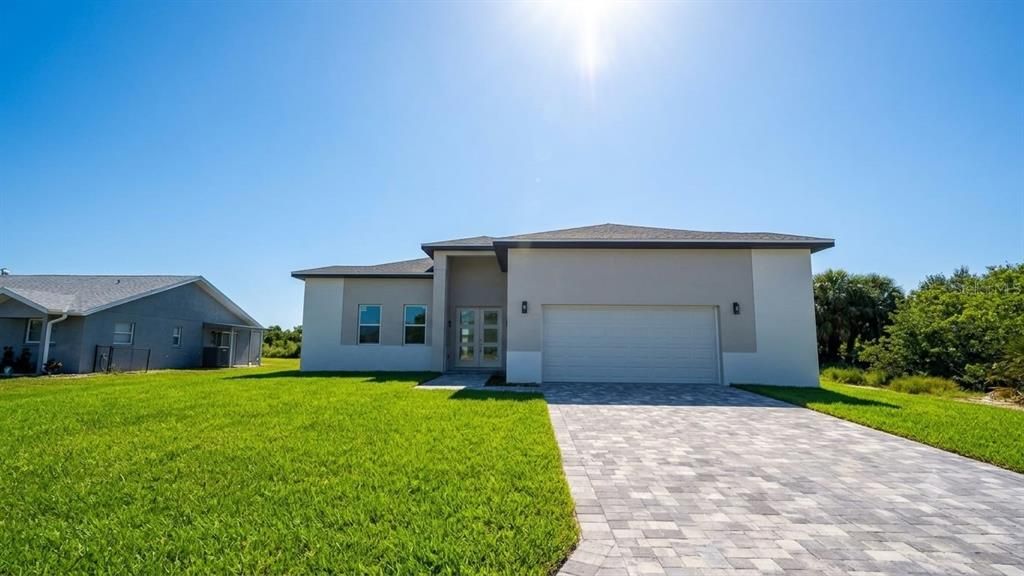 For Sale: $729,000 (4 beds, 2 baths, 1963 Square Feet)