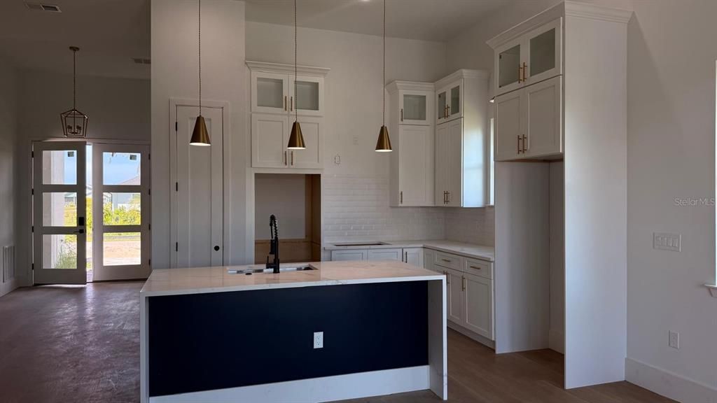 For Sale: $729,000 (4 beds, 2 baths, 1963 Square Feet)