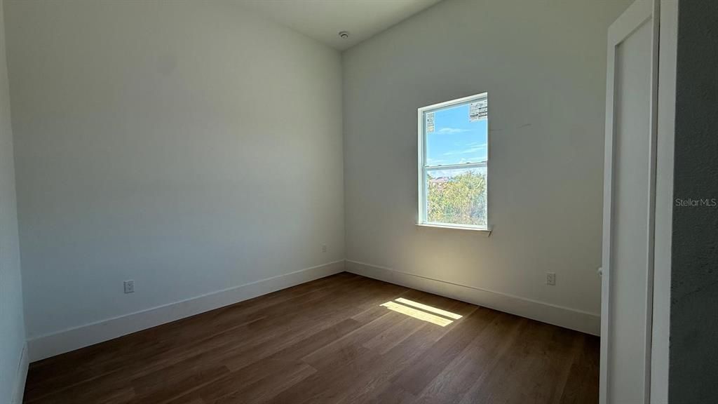For Sale: $729,000 (4 beds, 2 baths, 1963 Square Feet)