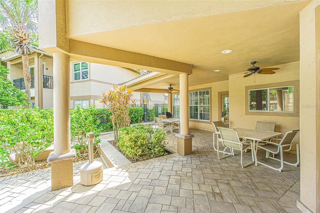 Active With Contract: $3,200 (2 beds, 2 baths, 1183 Square Feet)