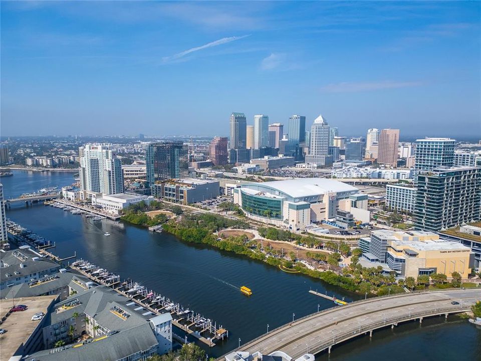 Active With Contract: $3,200 (2 beds, 2 baths, 1183 Square Feet)