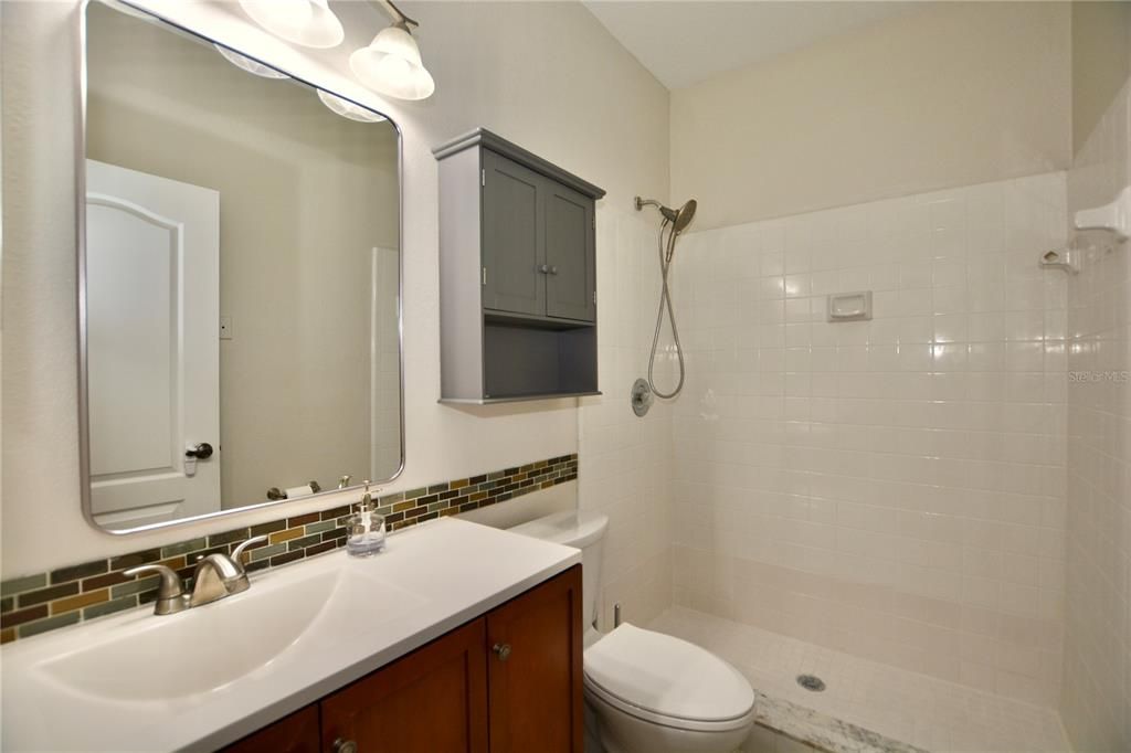 Active With Contract: $3,200 (2 beds, 2 baths, 1183 Square Feet)