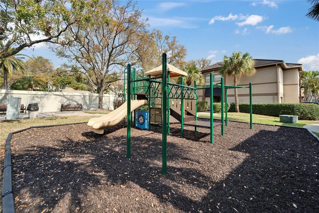 Active With Contract: $3,200 (2 beds, 2 baths, 1183 Square Feet)