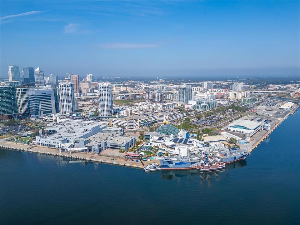 Active With Contract: $3,200 (2 beds, 2 baths, 1183 Square Feet)