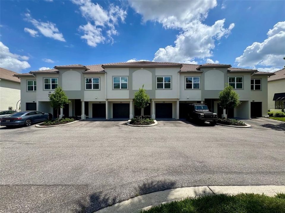 Active With Contract: $3,200 (2 beds, 2 baths, 1183 Square Feet)