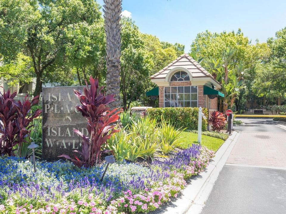 Active With Contract: $3,200 (2 beds, 2 baths, 1183 Square Feet)