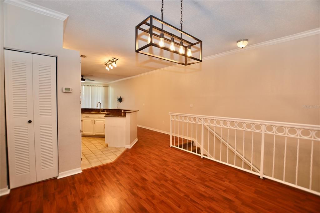 Active With Contract: $3,200 (2 beds, 2 baths, 1183 Square Feet)