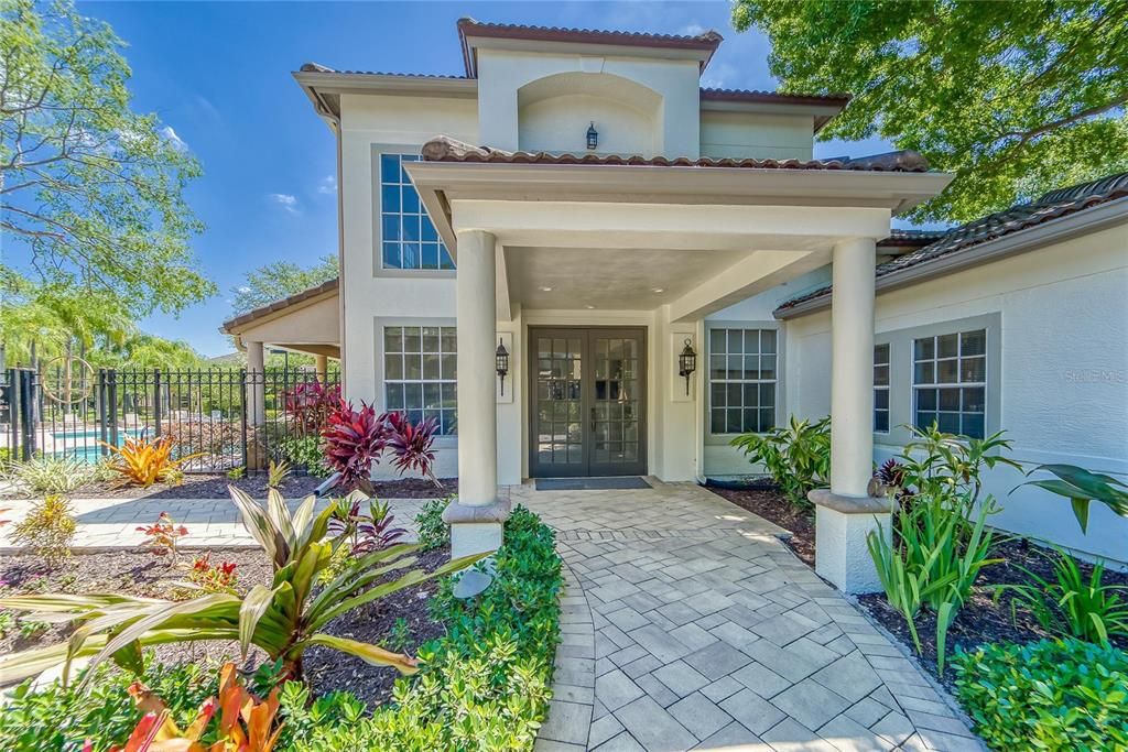 Active With Contract: $3,200 (2 beds, 2 baths, 1183 Square Feet)