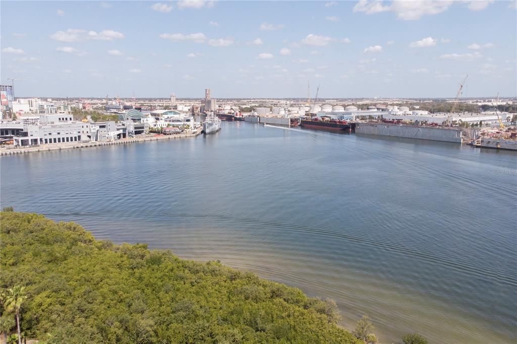 Active With Contract: $3,200 (2 beds, 2 baths, 1183 Square Feet)