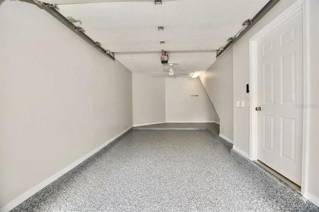 Active With Contract: $3,200 (2 beds, 2 baths, 1183 Square Feet)