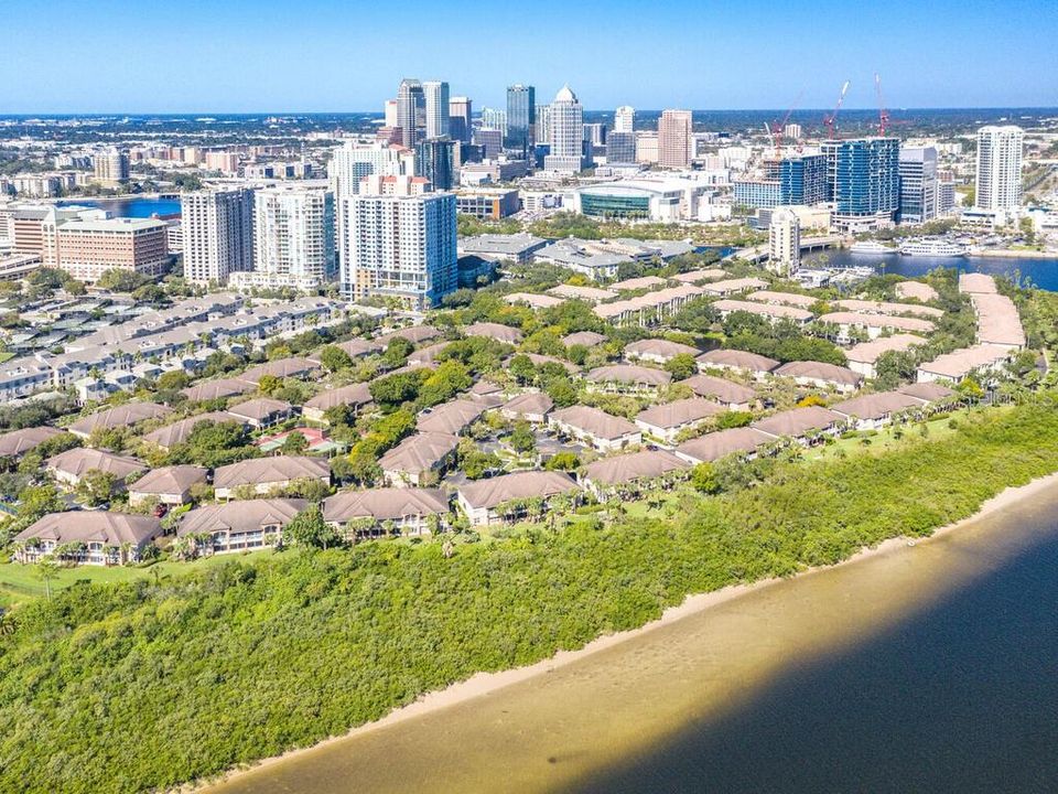 Active With Contract: $3,200 (2 beds, 2 baths, 1183 Square Feet)