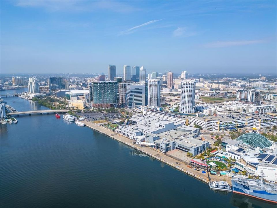Active With Contract: $3,200 (2 beds, 2 baths, 1183 Square Feet)