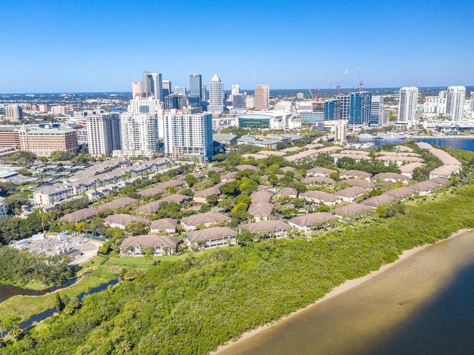 Active With Contract: $3,200 (2 beds, 2 baths, 1183 Square Feet)