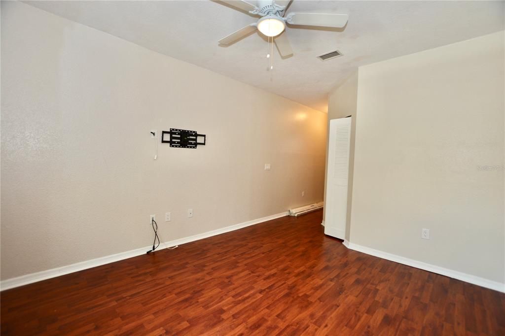 Active With Contract: $3,200 (2 beds, 2 baths, 1183 Square Feet)