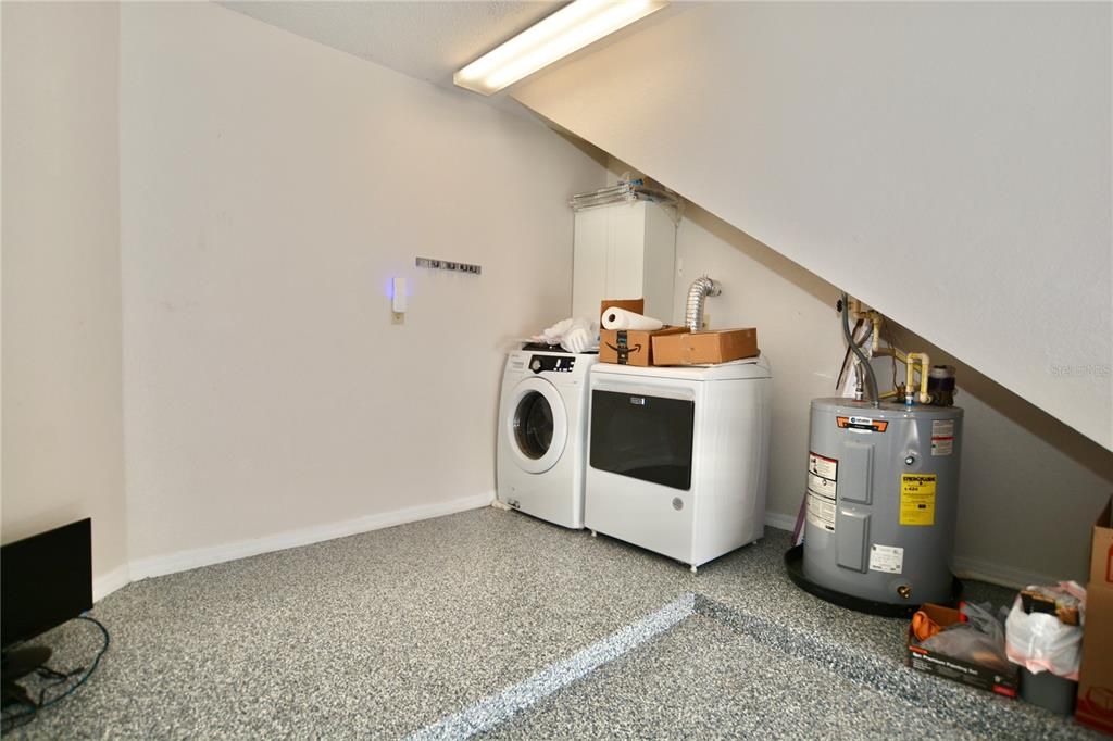 Active With Contract: $3,200 (2 beds, 2 baths, 1183 Square Feet)