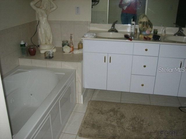 For Rent: $1,850 (4 beds, 2 baths, 1919 Square Feet)