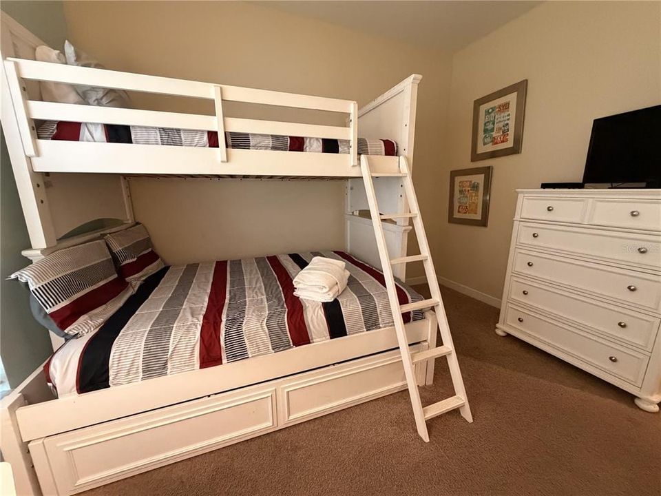En Renta: $2,900 (5 camas, 4 baños, 2024 Pies cuadrados)