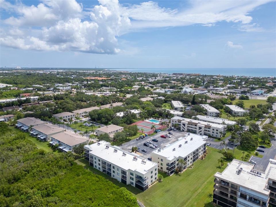 For Sale: $200,000 (2 beds, 1 baths, 888 Square Feet)
