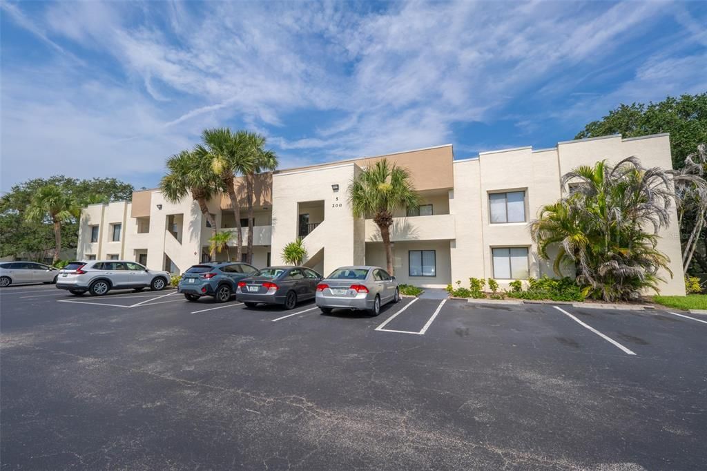 For Sale: $200,000 (2 beds, 1 baths, 888 Square Feet)