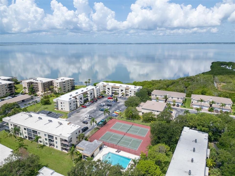 For Sale: $200,000 (2 beds, 1 baths, 888 Square Feet)