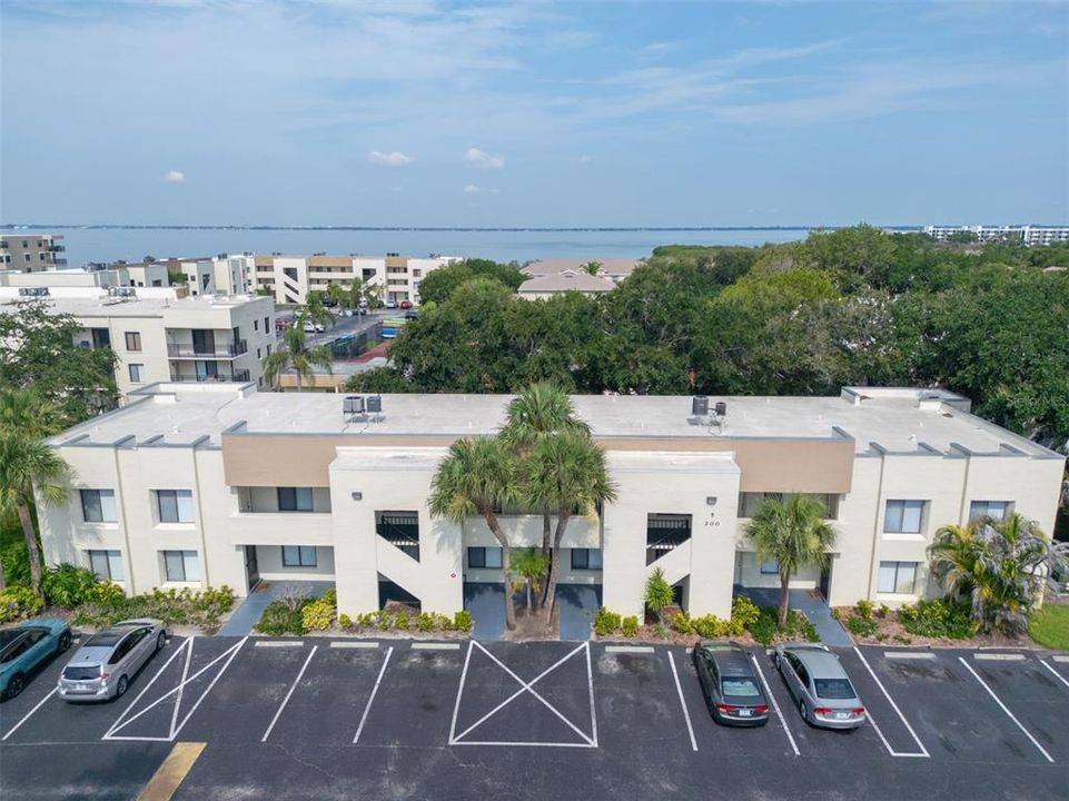 For Sale: $200,000 (2 beds, 1 baths, 888 Square Feet)