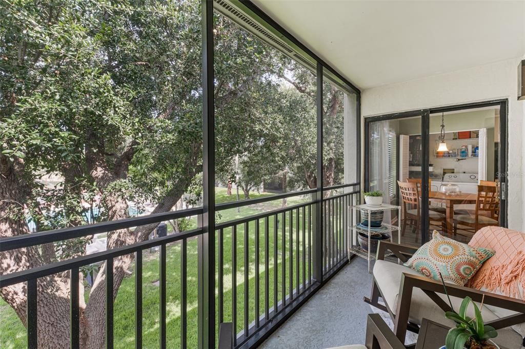 For Sale: $200,000 (2 beds, 1 baths, 888 Square Feet)