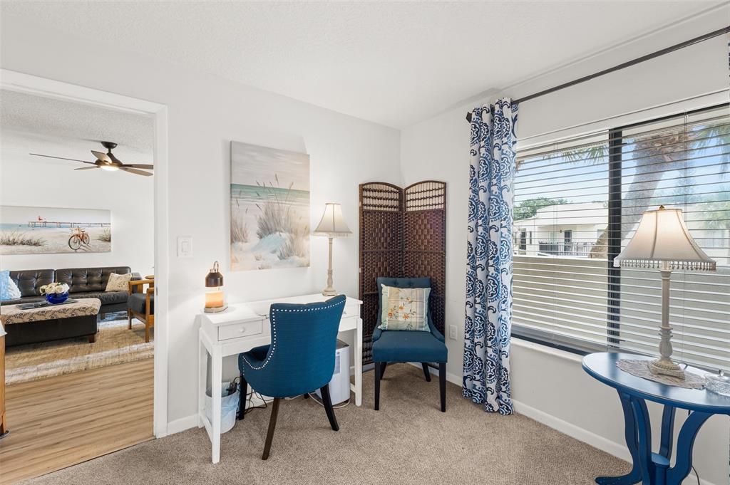 For Sale: $200,000 (2 beds, 1 baths, 888 Square Feet)