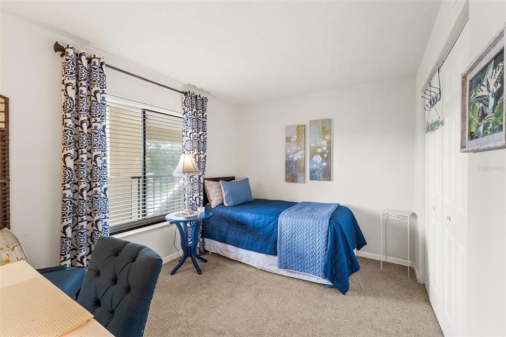 For Sale: $200,000 (2 beds, 1 baths, 888 Square Feet)