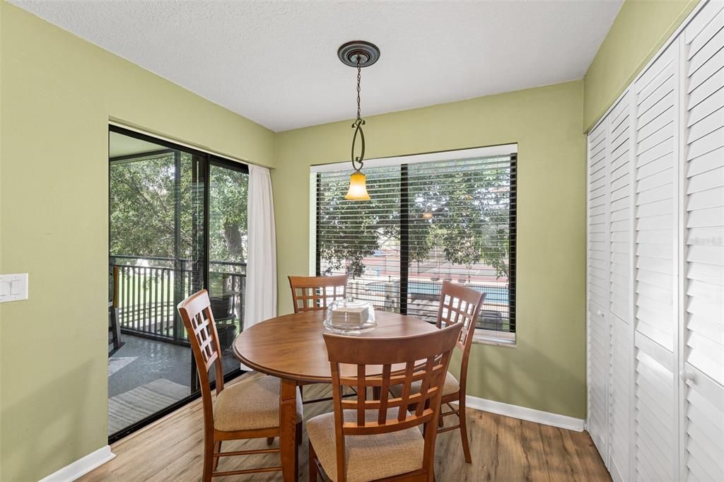 For Sale: $200,000 (2 beds, 1 baths, 888 Square Feet)