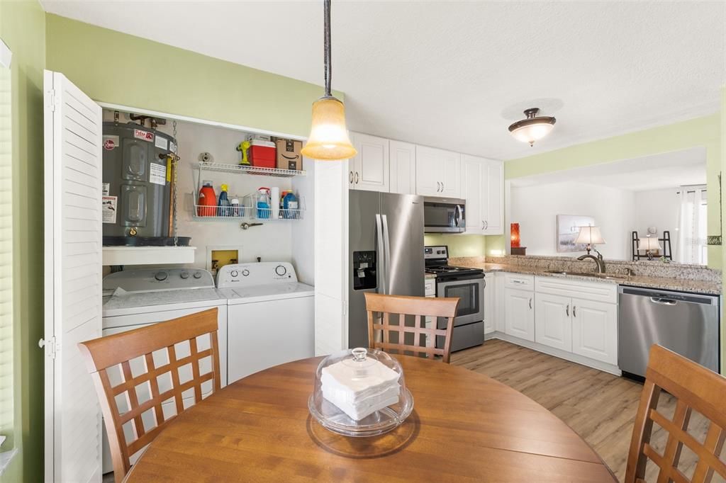 For Sale: $200,000 (2 beds, 1 baths, 888 Square Feet)