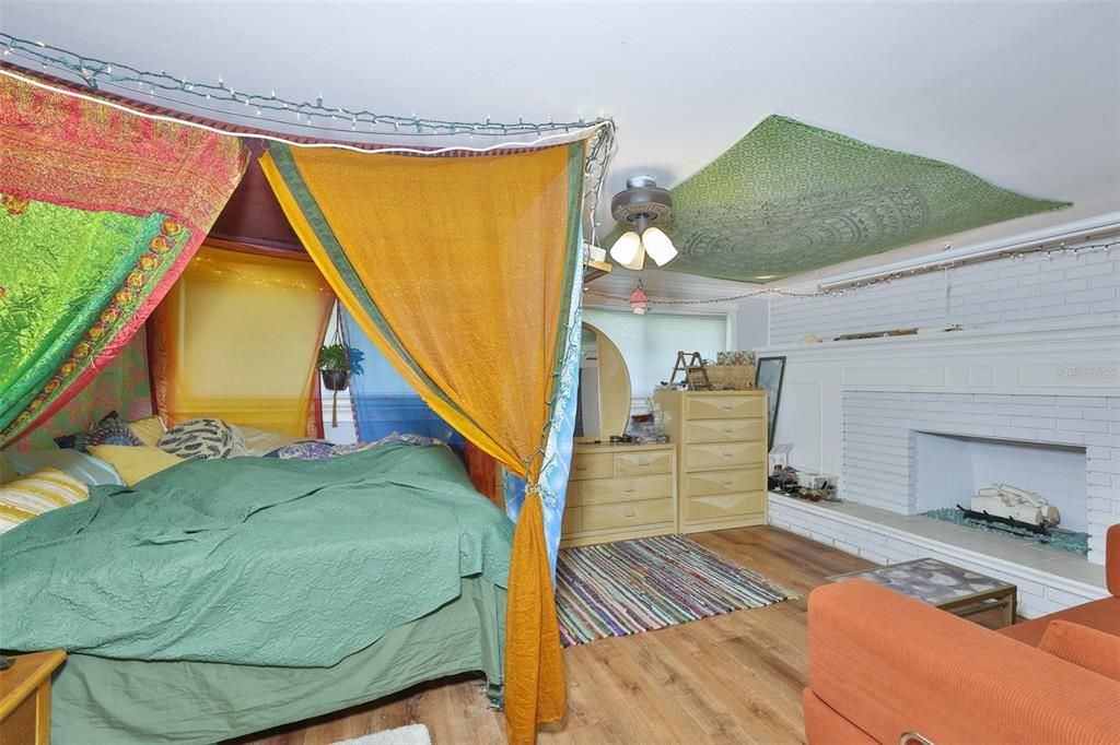 En Venta: $444,900 (4 camas, 2 baños, 2818 Pies cuadrados)