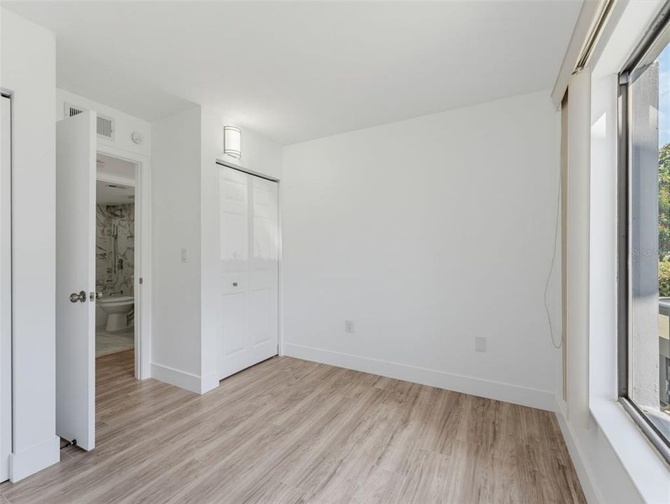 На продажу: $209,000 (2 спален, 2 ванн, 964 Квадратных фут)