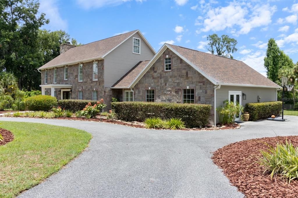 For Sale: $874,999 (4 beds, 3 baths, 4092 Square Feet)