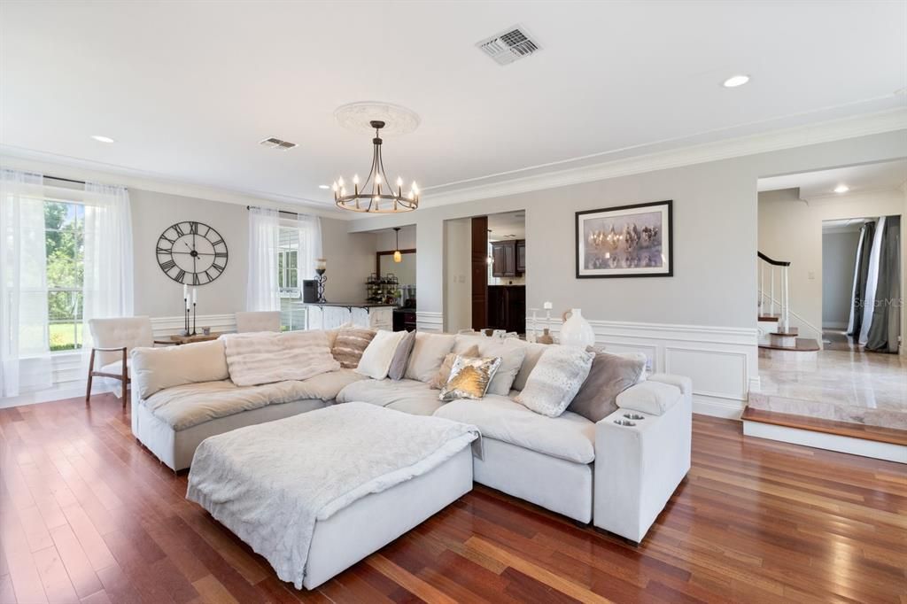 For Sale: $874,999 (4 beds, 3 baths, 4092 Square Feet)
