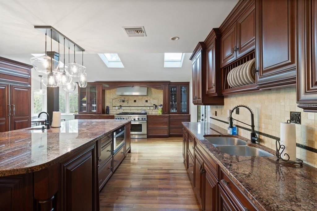 For Sale: $874,999 (4 beds, 3 baths, 4092 Square Feet)