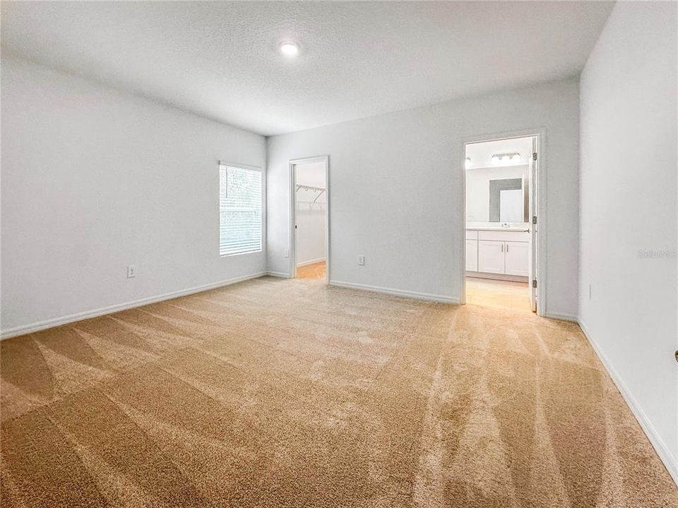 En Renta: $2,500 (4 camas, 3 baños, 2107 Pies cuadrados)