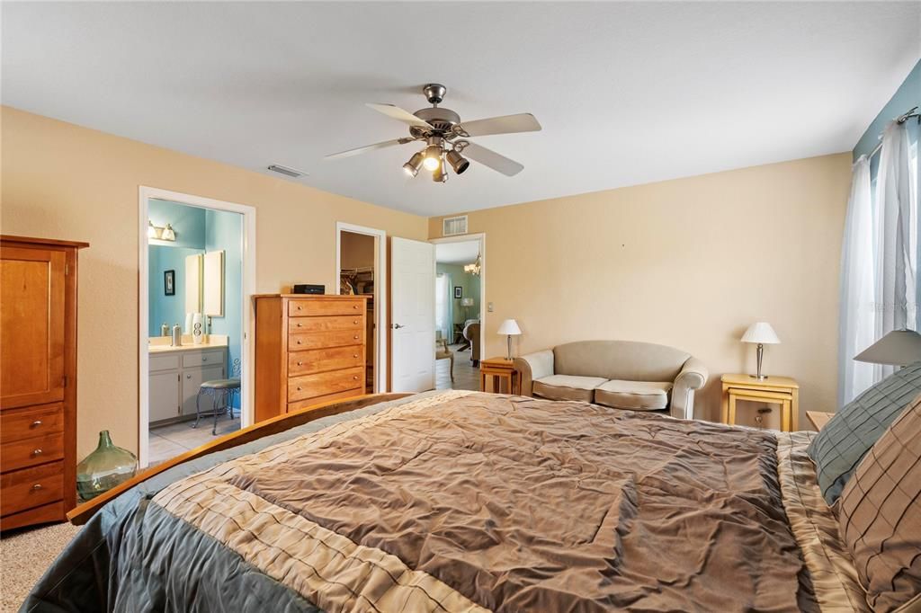 Active With Contract: $240,000 (3 beds, 2 baths, 1379 Square Feet)