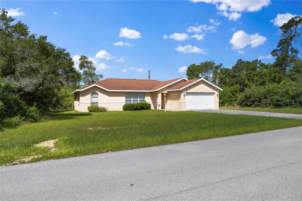 Active With Contract: $240,000 (3 beds, 2 baths, 1379 Square Feet)
