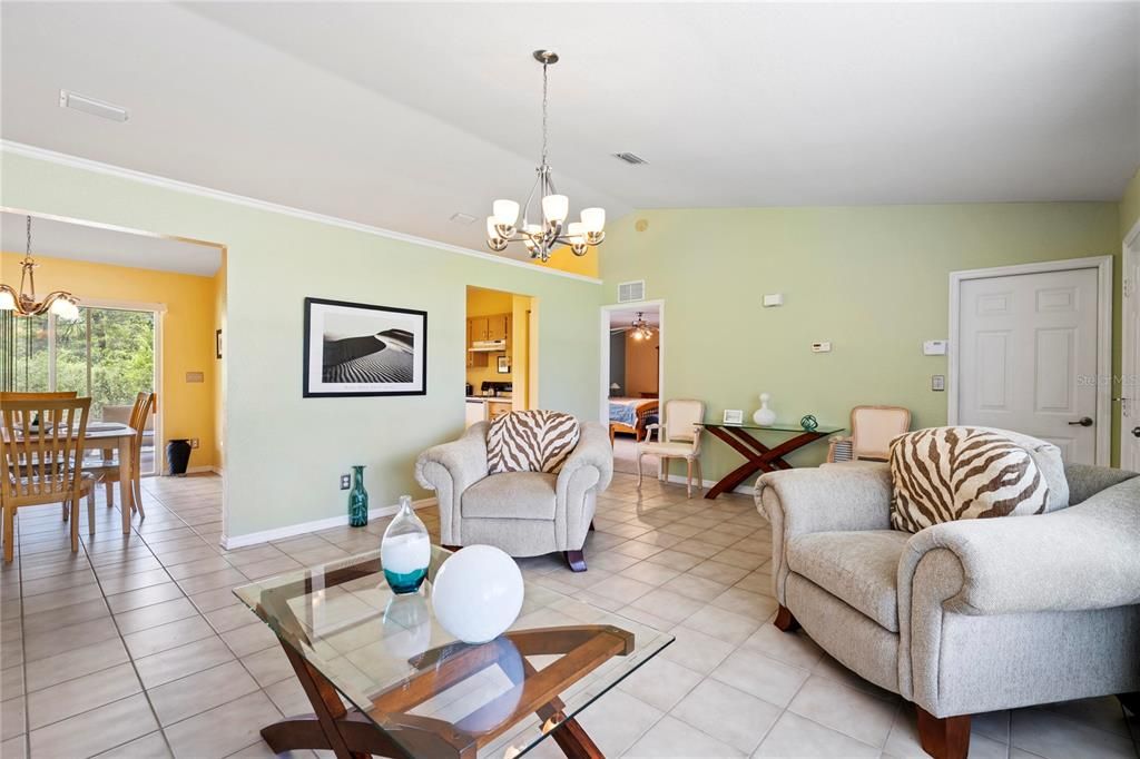 Active With Contract: $240,000 (3 beds, 2 baths, 1379 Square Feet)